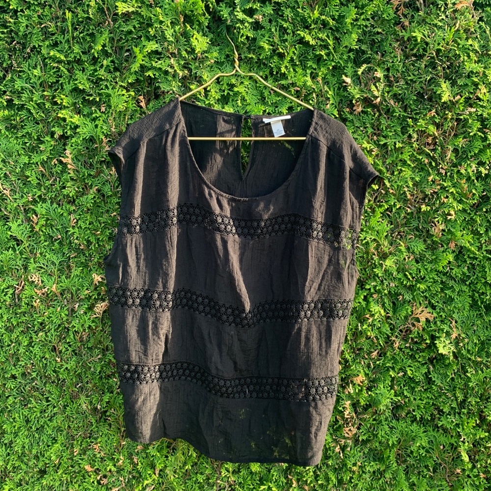 Ava & VIV || Black Top